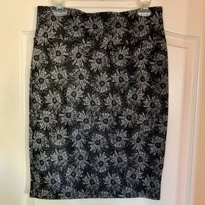 LuLaRoe EUC Size L Black/White Daisy Cassie Skirt